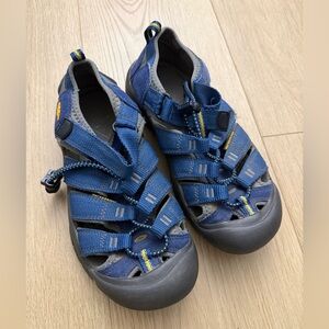 Keen Kids Blue Closed-Toe Outdoor Sandals size 3 youth